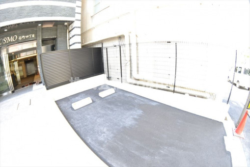 駐車場　駐車場に車を止められます