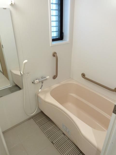 バス・シャワールーム　★★小窓付のバスルーム★★