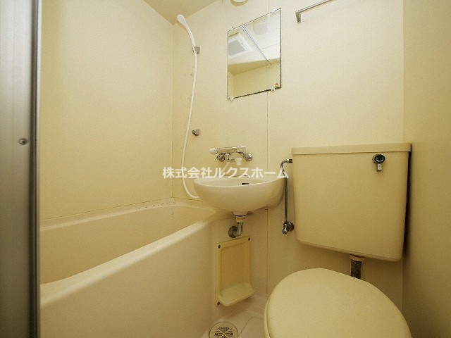 バス・シャワールーム　落ち着いた空間のお風呂です