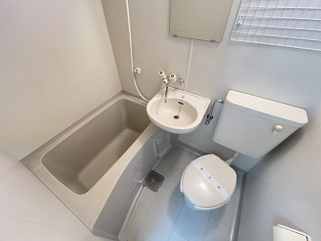 バス・シャワールーム　お手入れ簡単ユニットバス