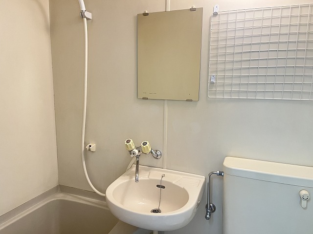 洗面設備　浴室内に洗面台あり