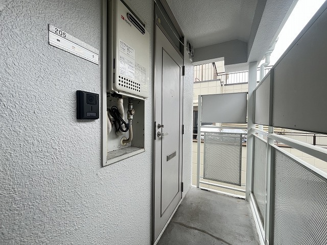 玄関　人気の角部屋です