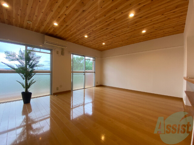 居室・リビング　日当りの良い、広めのお部屋となっております