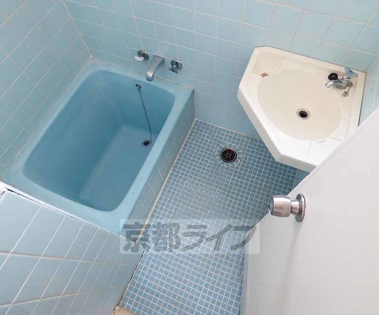 バス・シャワールーム　シンプルな浴室です。