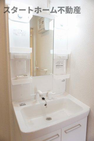 洗面設備　使いやすい洗面所です