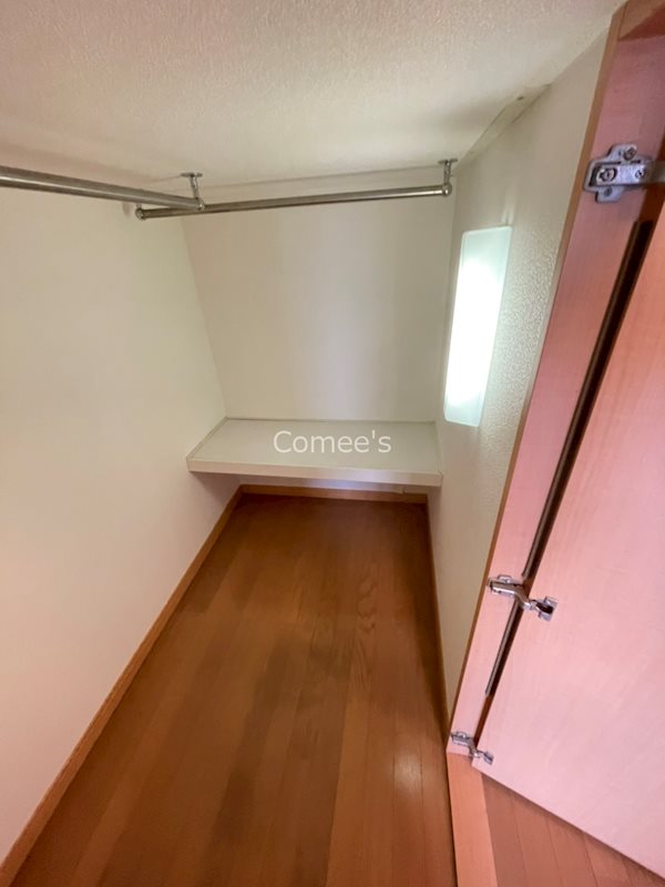 収納　ベッド下のウォークインクローゼット