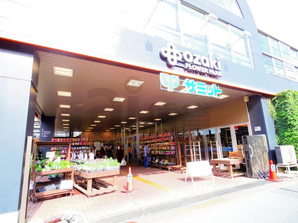 スーパー　サミットストア石神井台店（スーパー）まで670m