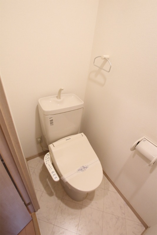 地下鉄箱崎線 千代県庁口駅 徒歩4分 15階建 築19年のトイレ写真