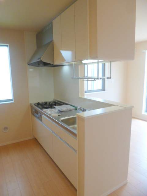 キッチン　料理の幅が広がるグリル付きガス３口システムキッチ