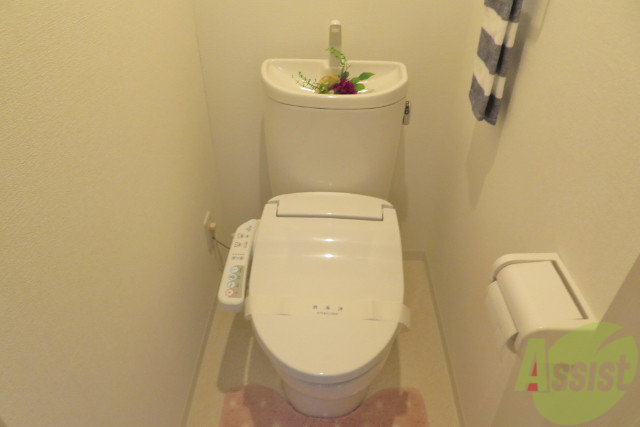 トイレ　嬉しいウォシュレット機能付きです。シャワートイレは便利ですね