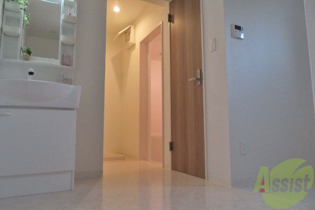 玄関　玄関から撮影しました。床もとてもきれいです。