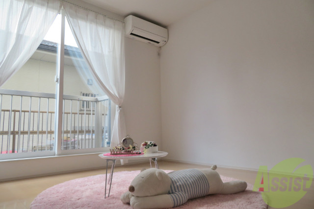 居室・リビング　８帖のリビングです。広々としています。