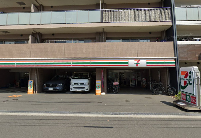 コンビニ　セブンイレブン（コンビニ）まで256m