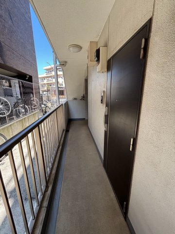 バルコニー　開放的で明るい空間を演出してくれるバルコニーです