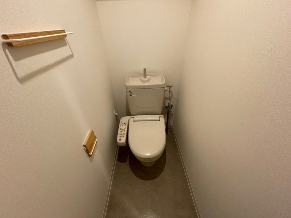 トイレ　温水洗浄便座機能付きのトイレです♪