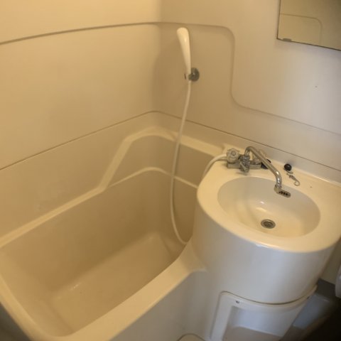 バス・シャワールーム　シンプルで機能的なユニットバスです♪