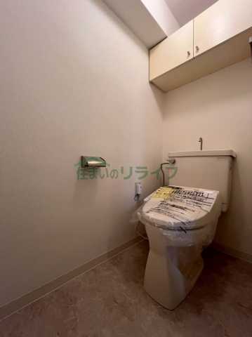 トイレ　※参考写真です。反転タイプのお部屋になります。