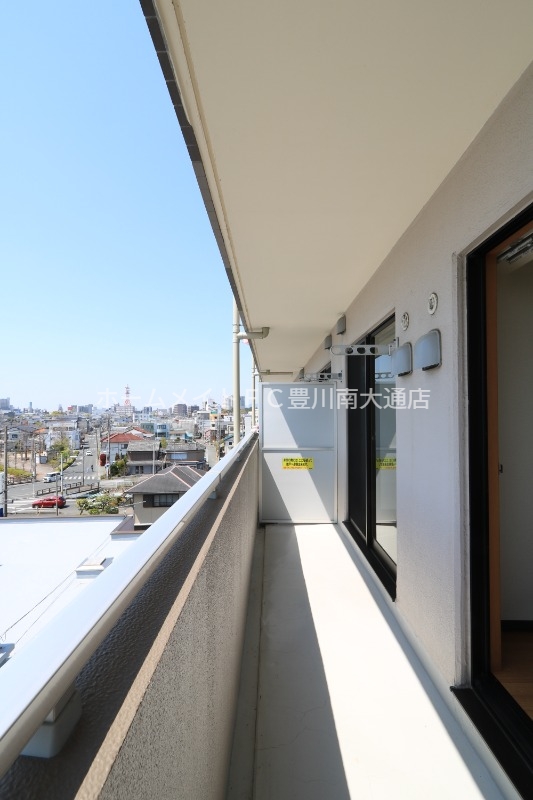 バルコニー　同型別部屋写真（反転）