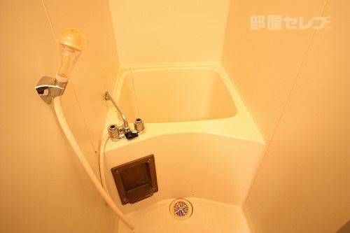 バス・シャワールーム　一人サイズのお風呂