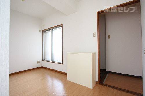 その他　北側洋間５．５帖