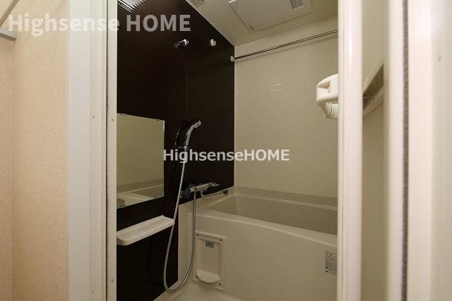 バス・シャワールーム　コンパクトで使いやすいお風呂です