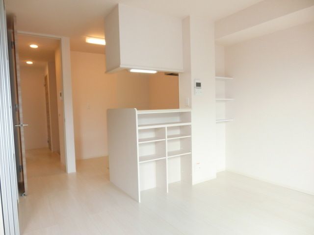 居室・リビング　白を基調にした明るいお部屋です