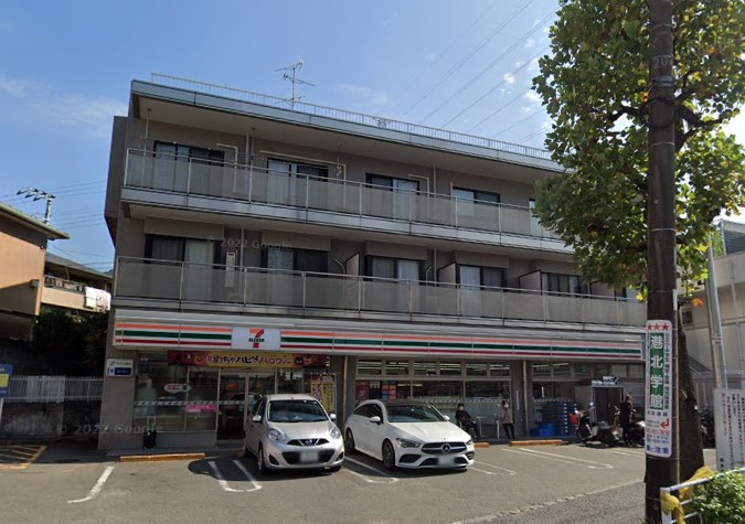 コンビニ　セブンイレブン（コンビニ）まで497m