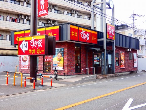 飲食店　すき家 高津末長店（飲食店）まで493m