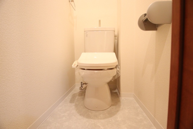 トイレ　※別室の参考写真の為、現況優先です。