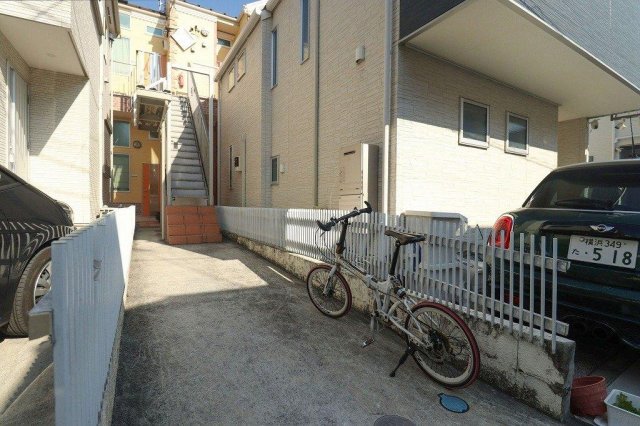 エントランス　駐輪スペースあり