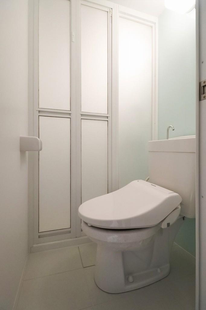 トイレ　ウォシュレット搭載（浴室とは別）