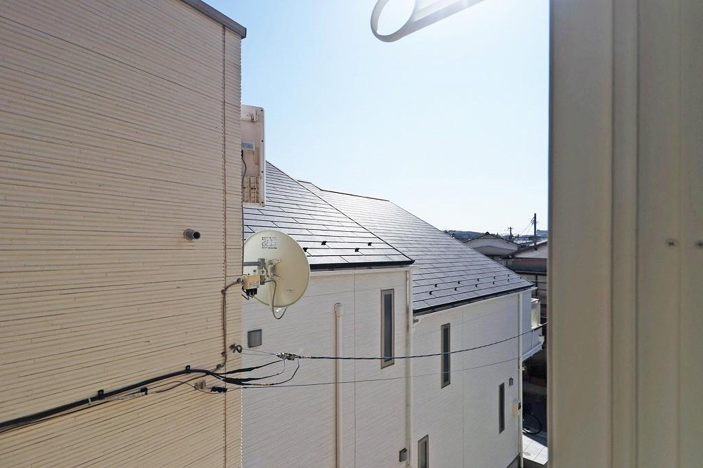 バルコニー　洗濯物を外に干すことも可能