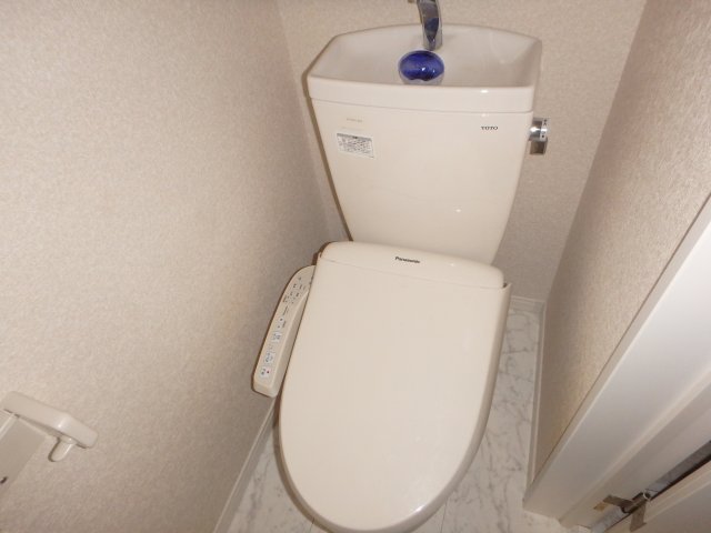 トイレ　他のお部屋の参考写真となります。