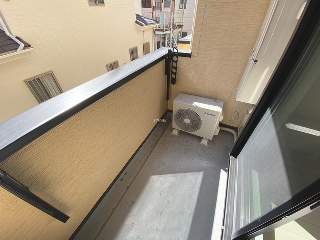 バルコニー　明るいバルコニー