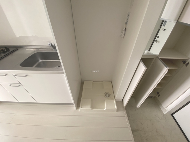 その他設備　キッチン横洗濯機置場