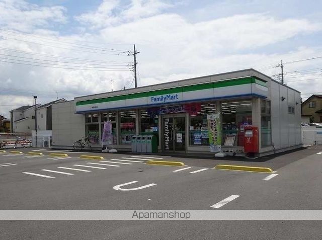 コンビニ　ファミリーマート（コンビニ）まで400m