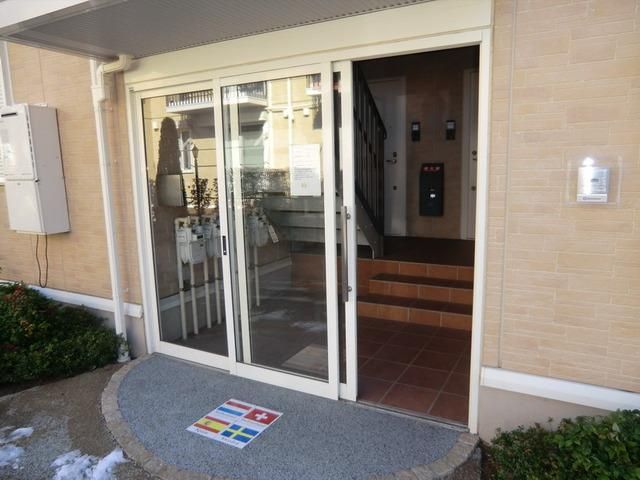 エントランス　玄関前