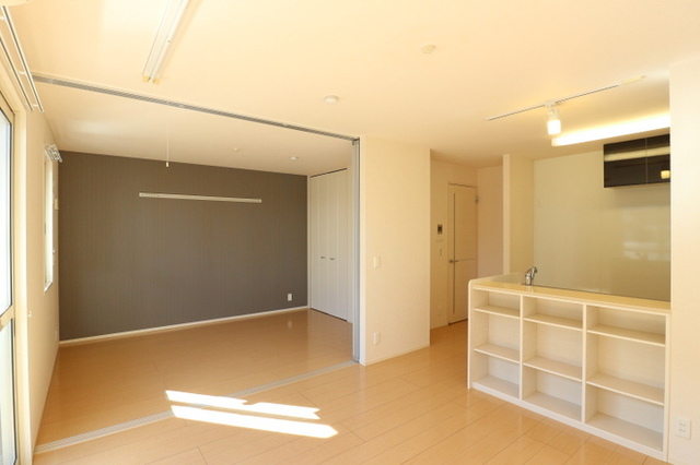 居室・リビング　リビングから洋室