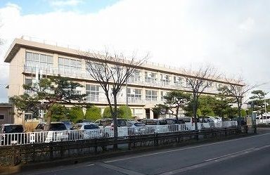 小学校　燕市立分水小学校（小学校）まで950m