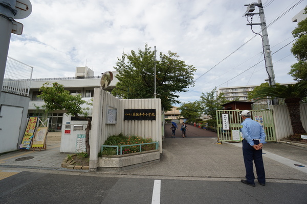 小学校　吹田市立東佐井寺小学校（小学校）まで716m