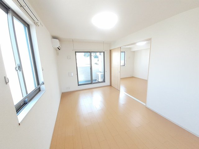 居室・リビング　こちらの居間で趣味の時間をお楽しみください