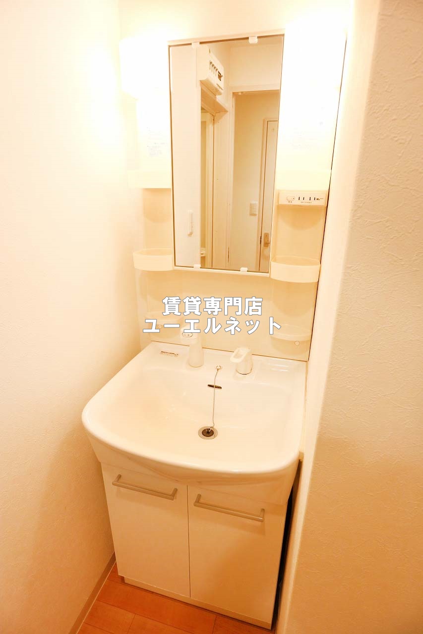 洗面設備　清潔感ある独立洗面台で毎日気持ちよく♪