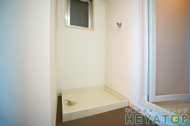 その他設備　お部屋の中でお洗濯ができる室内洗濯機置き場（同仕様写真）
