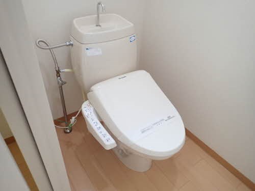トイレ　温水洗浄便座のトイレ