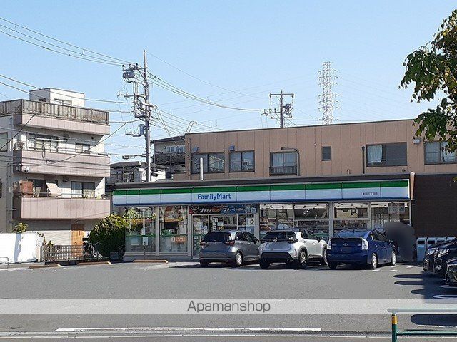 コンビニ　ファミリーマート（コンビニ）まで301m