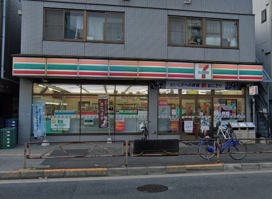 コンビニ　セブンイレブン（コンビニ）まで553m