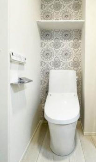 トイレ　落ち着いた色調のトイレです