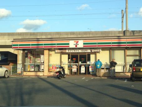 コンビニ　セブンイレブン 福岡箱崎7丁目店（コンビニ）まで406m