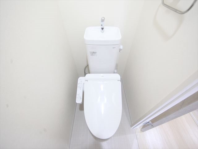 トイレ　温水洗浄便座付トイレ