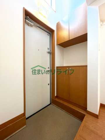 玄関　別部屋の参考画像です。